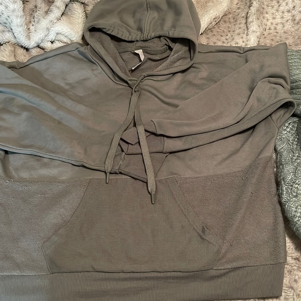 Cropped casual hoodie